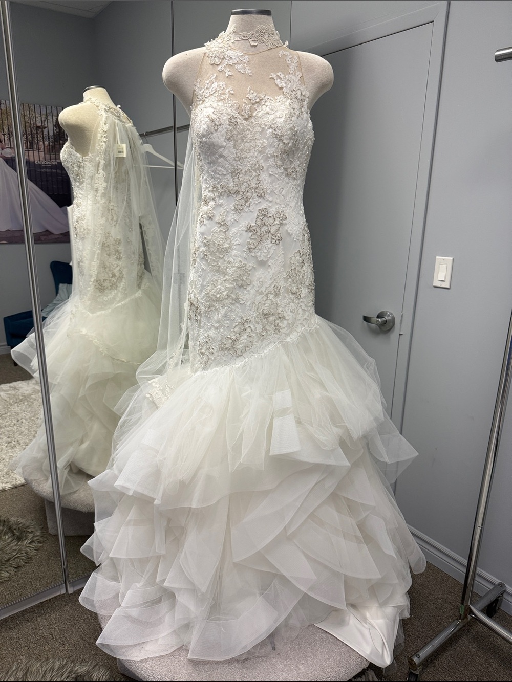 Pronovias Ivory Lace Appliqué Mermaid Wedding Dress with Ruffled Tulle Skirt